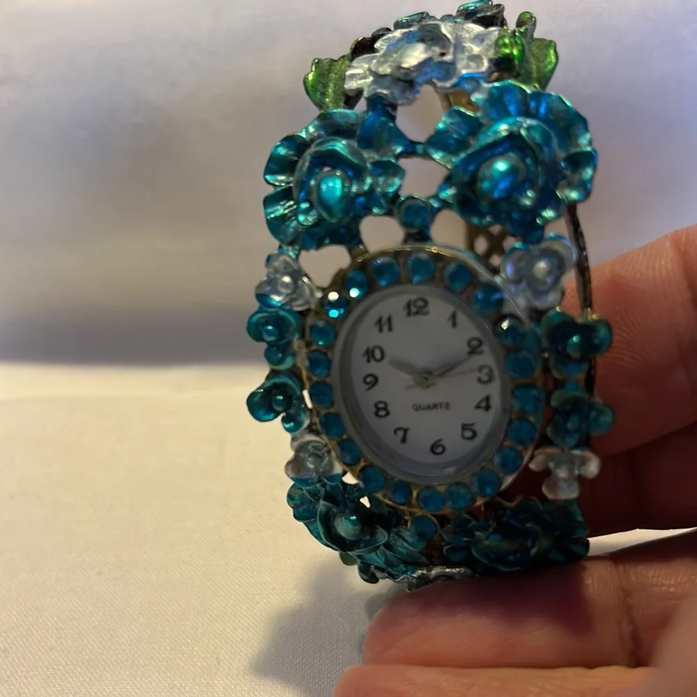 Woman's blue/turquoise clip watch